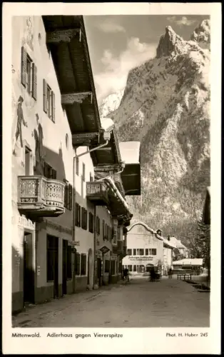 Ansichtskarte Mittenwald Adlerhaus gegen Viererspitze, Geschäfte 1956