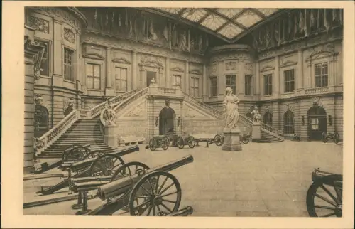 Ansichtskarte Berlin Zeughaus Lichthof Statue Geschütze 1918