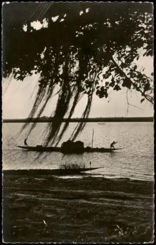 Ansichtskarte  L'AFRIQUE NOIRE Pirogues surle fleuve au soleil couchant. 1961
