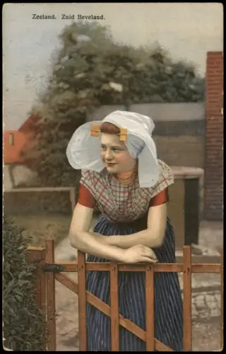 .Seeland/Zeeland Zeeland. Zuid Beveland. Typen Trachten Frau vor Bauernhaus 1916