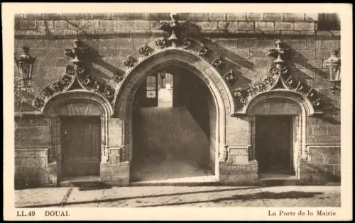CPA Douai Dowaai La Porte de la Mairie 1930