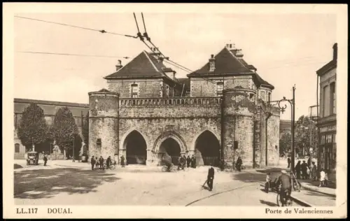 CPA Douai Dowaai Porte de Valenciennes 1920
