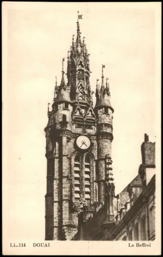 CPA Douai Dowaai Le Beffroi 1920