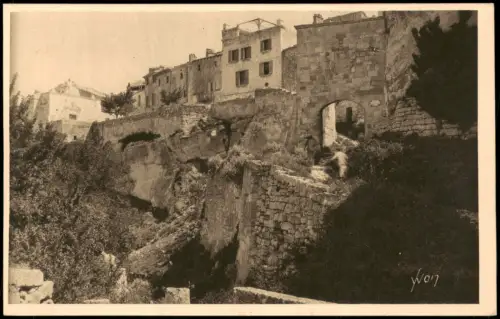 CPA .Frankreich Frankreich LES BAUX (B.-du-R.)Les Remparts 1920