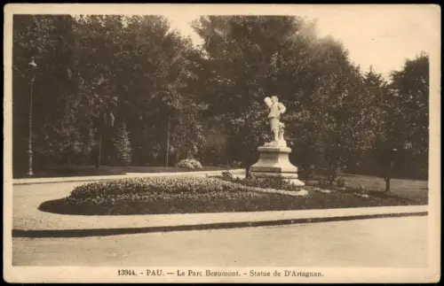 Pau (Pyrénées-Atlantiques) Le Parc Beaumont Statue de D'Artagnan 1910