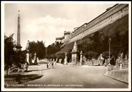 Cartolina Volterra Monumenti a Leopoldo II La Fortezza 1934