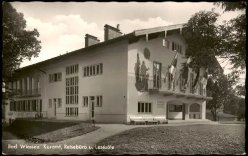 Ansichtskarte Bad Wiessee Kuramt, Reisebüro u. Lesesäle 1956