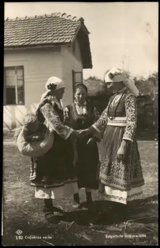 Bulgarien (allgemein) Bulgarische Volkstrachten Typen Bauern Frauen 1933