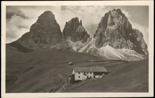 Cartolina Gruppo di Sella Rifugio Sella col Sassolungo. 1931