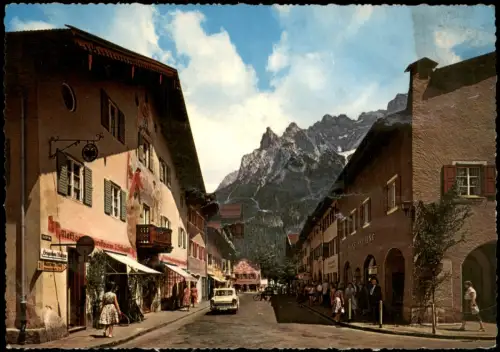 Ansichtskarte Mittenwald Dorfstraße mit Adlerhaus und Karwendel 1968