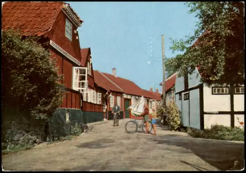 Allinge-Sandvig Straßen-Ansicht mit Kinder, Fahrrad-Fahrer 1977