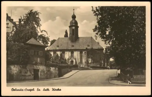 Oelsnitz (Erzgebirge) DDR AK Straßen-Partie a.d. Ev. luth. Kirche 1954