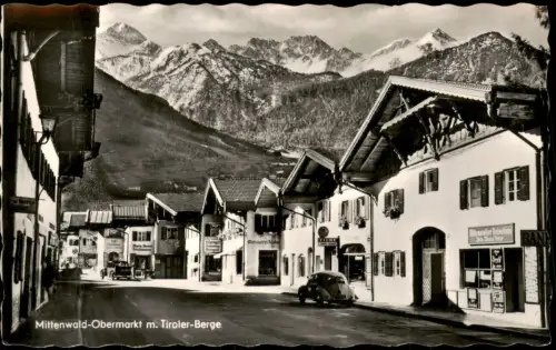 Mittenwald Obermarkt, Auto Volkswagen VW Käfer vor Geschäft 1960