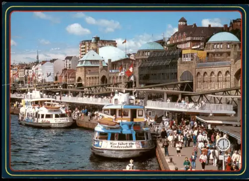 St. Pauli-Hamburg Landungsbrücken belebt, Hafen-Rundfahrt-Schiffe 1990