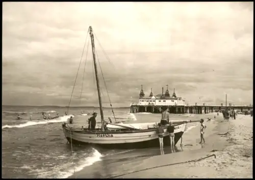 Ahlbeck (Usedom) Ostsee Strand zur DDR-Zeit, kleines Segelschiff "HERTHA" 1968