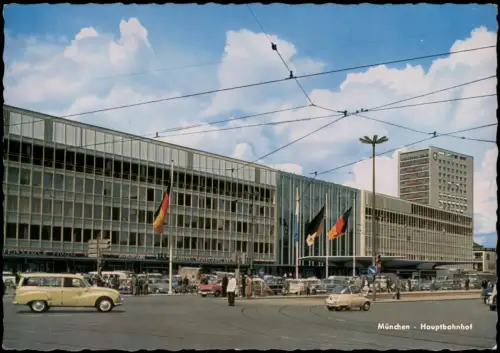 München Hauptbahnhof - Außenansicht mit Verkehr (Pkw's) davor 1968
