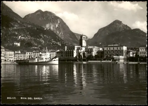 Cartolina Riva del Garda Ortsansicht Partie am Hafen mit Schiff 1955