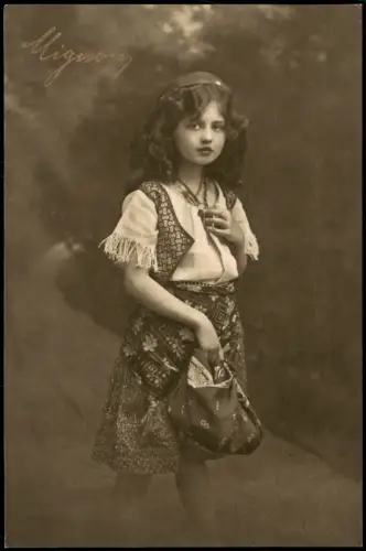 Frühe Fotokunst Kinder Fotokarte Kind Mädchen in Zigeuner-Kleidung 1910