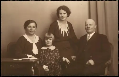 Menschen Soziales Leben Familienfoto (Photo-Atelier Müller Hamburg) 1920