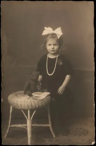 Ansichtskarte  Atelierfoto Mädchen mit Teddybär Hamburg 195