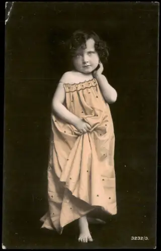 Ansichtskarte  Kinder Künstlerkarte Fotokunst Mädchen im Kleid 1912