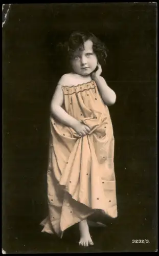 Ansichtskarte  Kinder Künstlerkarte Mädchen im Kleid Colorfotokarte 1912