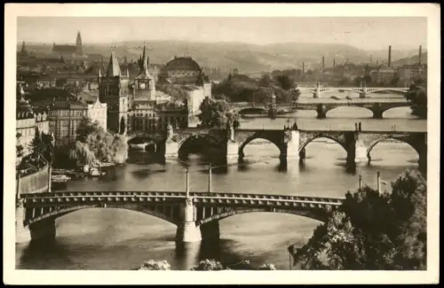 Prag Praha Totalansicht der Prager Brücken über die Moldau 1936