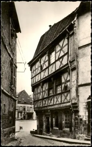 Moulins (Allier) Maison du XV. SiècleRue de l'ancien Palais 1965