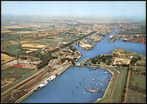 Ansichtskarte Emden Luftbild, Hafen vom Flugzeug aus 1976