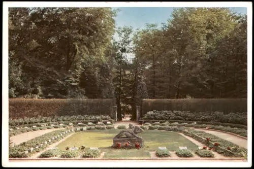Ansichtskarte Lübeck Partie auf dem Friedhof Ehrenfriedhof 1940