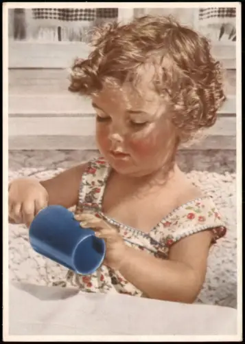 Ansichtskarte  Portrait Kinder Kind Mädchen spielt mit Becher 1940