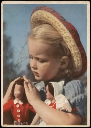 Ansichtskarte  Portrait Kinder Kind Mädchen spielt mit Puppen 1940