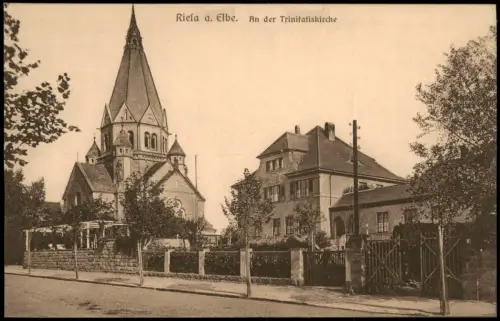 Ansichtskarte Riesa Straßenpartie Haus Trinitatiskirche 1913