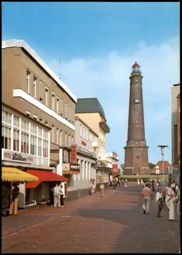 Borkum Strandstraße und Leuchtturm Geschäfte Leute beim Shopping 1975