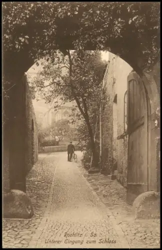 Ansichtskarte Rochlitz Unterer Eingang zum Schloss Mann mit Fahrrad 1913