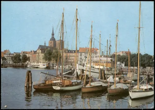 Ansichtskarte Stralsund Hafen zur DDR-Zeit, kleine Segelschiffe 1969