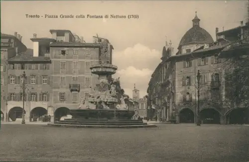 Cartolina Trient Trento Piazza Grande colla Fontana di Nettuno 1928