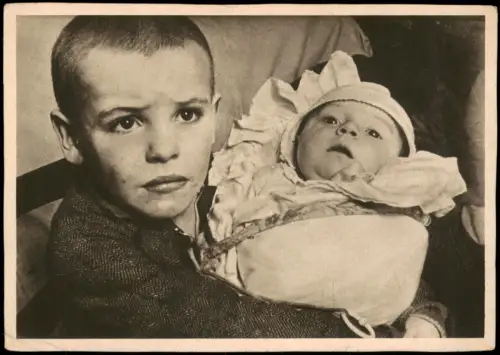 Ansichtskarte  Sudetendeutscher Junge mit Säugling 1937