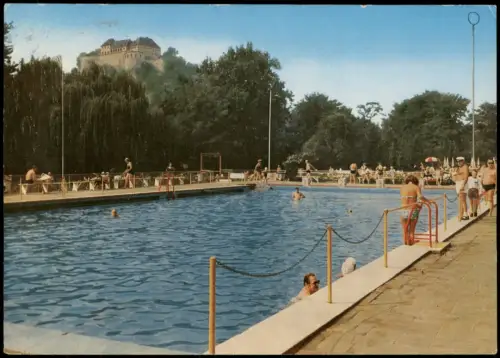 Bad Münster am Stein-Ebernburg Freibad mit Blick auf die Burg Ebernburg 1971