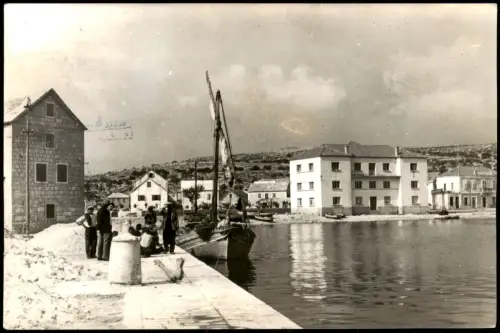 Groß Kap-Zesto Primošten Capocesto Hafenansicht Fischerbooten  Steinhäuser 1962
