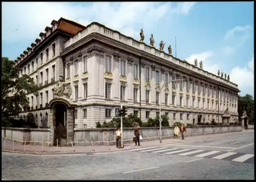 Ansbach Schloss Außenansicht, Fußgänger am Zebrastreifen 1988
