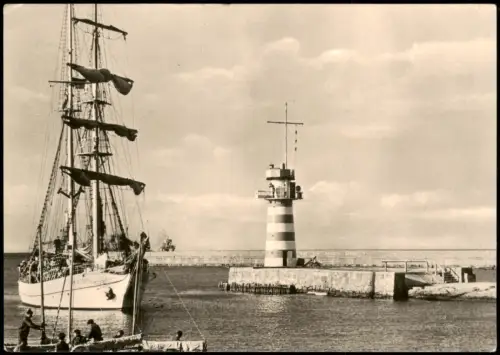 Warnemünde Rostock Hafen Hafeneinfahrt einfahrendes Segelschiff DDR-Zeit 1960