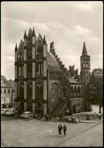 Tangermünde Rathaus zur DDR-Zeit, Autos Motorräder davor 1977/1975
