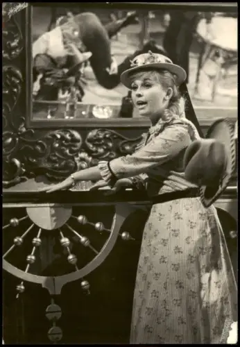 .Tschechien Oblíbená zpěvačka JARMILA VESELA v televizním vystoupení 1970