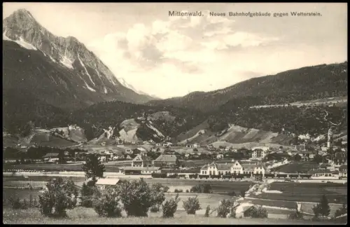 Ansichtskarte Mittenwald Neues Bahnhofgebäude mit Wettersteingebirge 1915