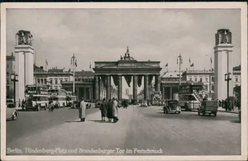 Mitte-Berlin Hindenburg-Platz und Brandenburger Tor im Festschmuck Propaganda 1940