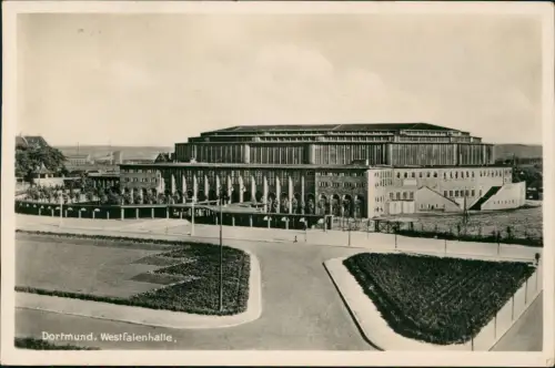 Ansichtskarte Dortmund Westfalenhalle Straße Zechen im Hintergrund 1939