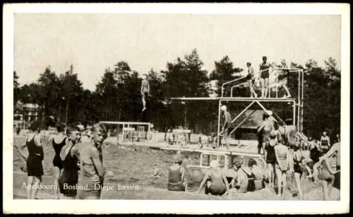 Postkaart Apeldoorn Bosbad, tiefes Becken mit Sprungturm 1940