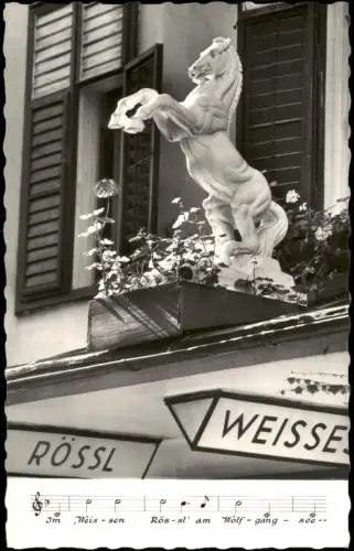 St. Wolfgang im Salzkammergut im Weißen Rößl am Wolfgangsee. Statue Lied 1965