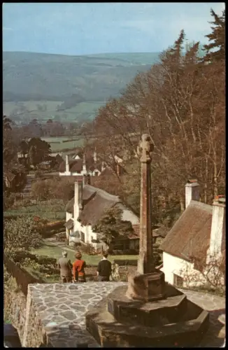 Selworthy Dorfansicht mit reetgedeckten Cottages und historischem Dorfkreuz 1970